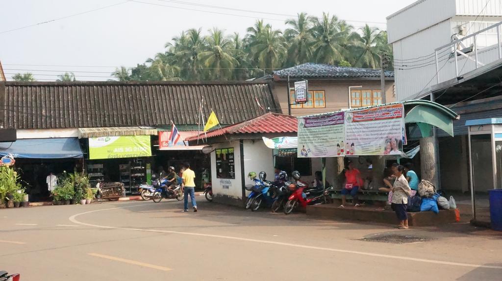 Thongphaphum Place Экстерьер фото