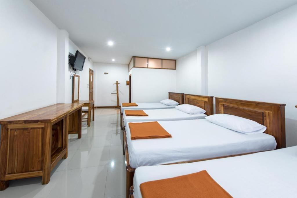 Thongphaphum Place Экстерьер фото