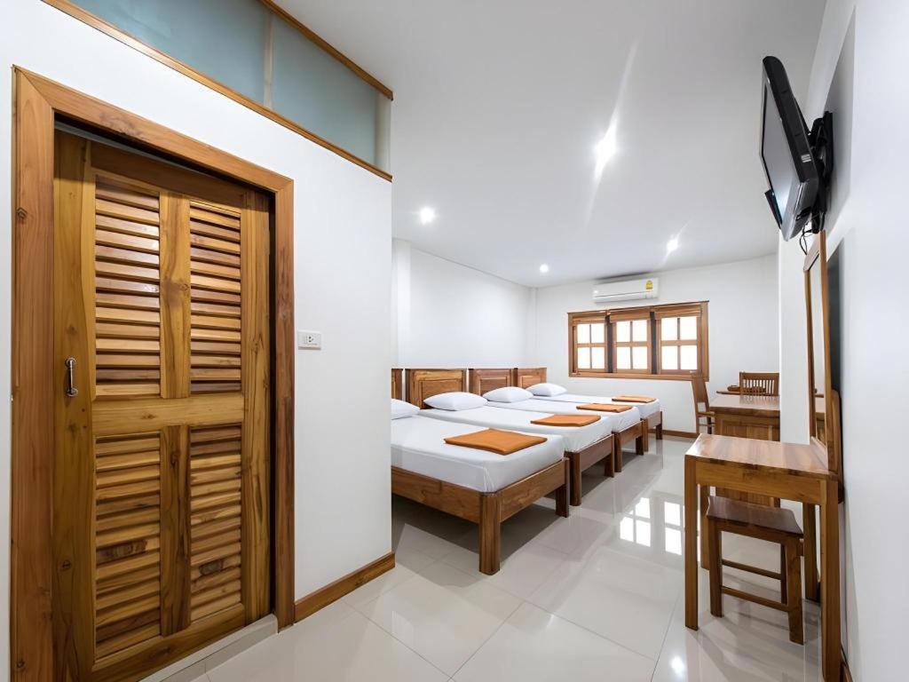 Thongphaphum Place Экстерьер фото