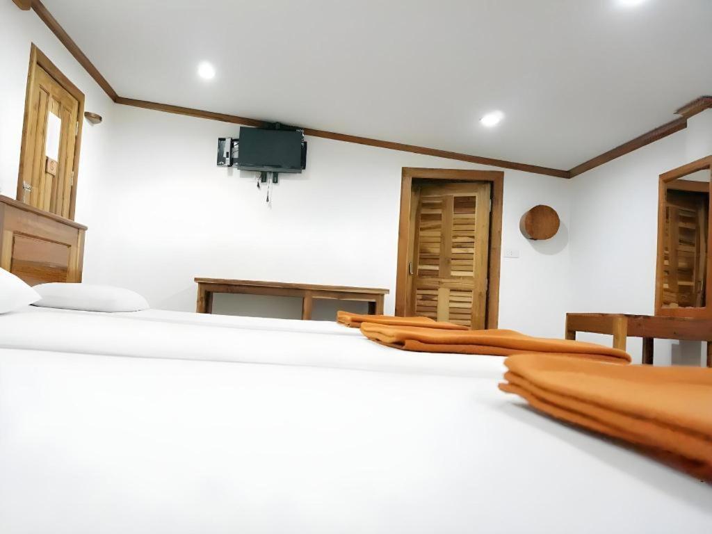 Thongphaphum Place Экстерьер фото