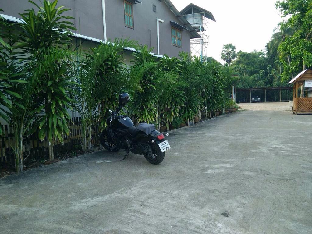 Thongphaphum Place Экстерьер фото